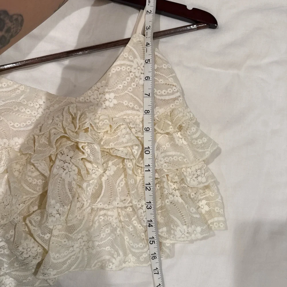 More To Come Elegant Cream Lace Ruffle Top XS NWOT - Picture 5 of 5